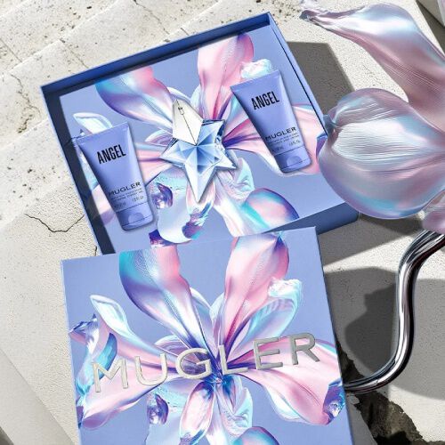 coffrets cadeaux bleus mugler avec des flacons angel