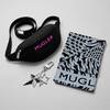 un sac banane noir signe mugler, un charm en argent et un foulard bleu et noir mugler