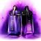 Deux flacons de parfum Alien de couleur violette, avec un design elegant et moderne, se detachent sur un fond violet lumineux.