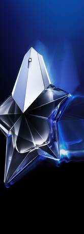 Flacon de parfum en forme d'etoile, transparent et bleu, refletant une ambiance moderne et elegante.