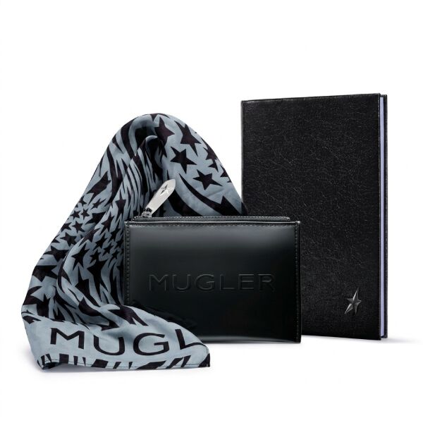 un bloc notes noir, une pochette noire mugler et un pareo bleu etoile