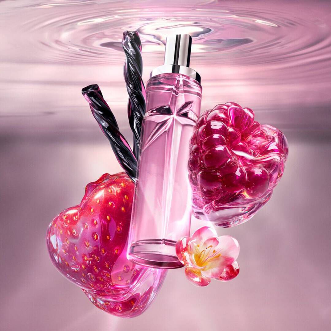flacon de Starlicious Berry Licorice dans un bain d'eau rose