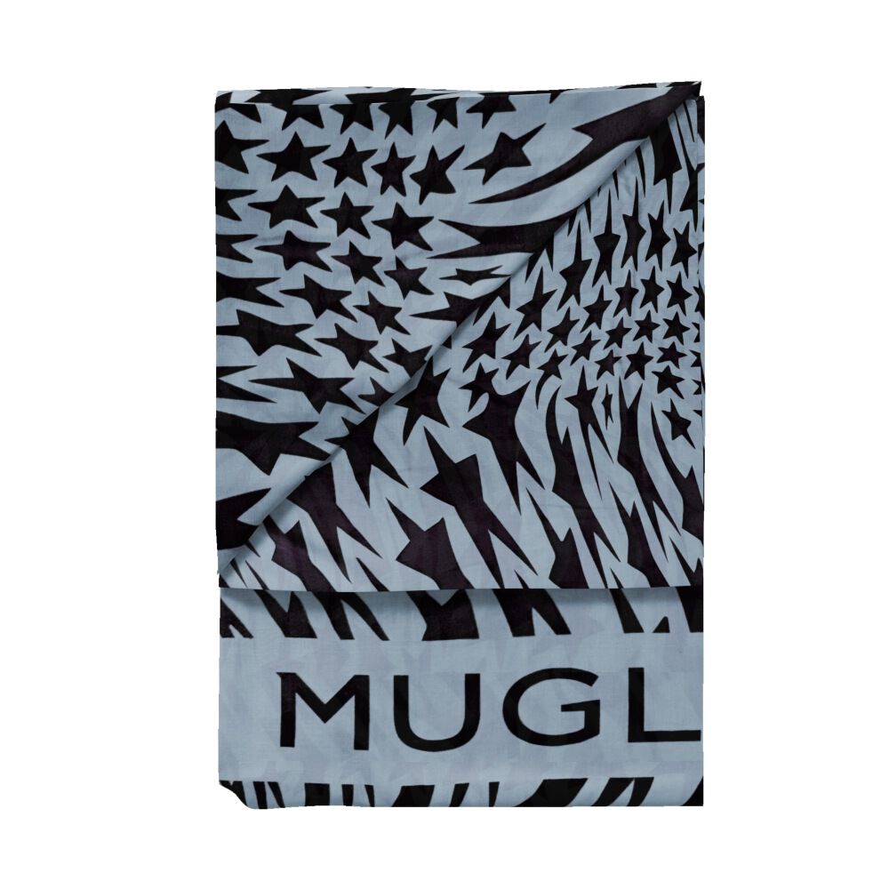 un pareo bleu avec le logo Mugler