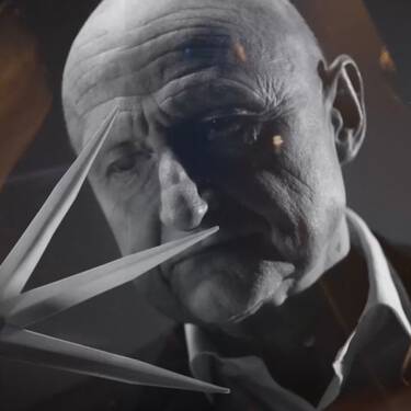 le visage d'un homme en noir et blanc qui tient une etoile dans ses mains
