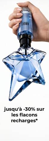 un flacon de parfum en forme d'etoile bleu avec une main qui tient un flacon recharge.