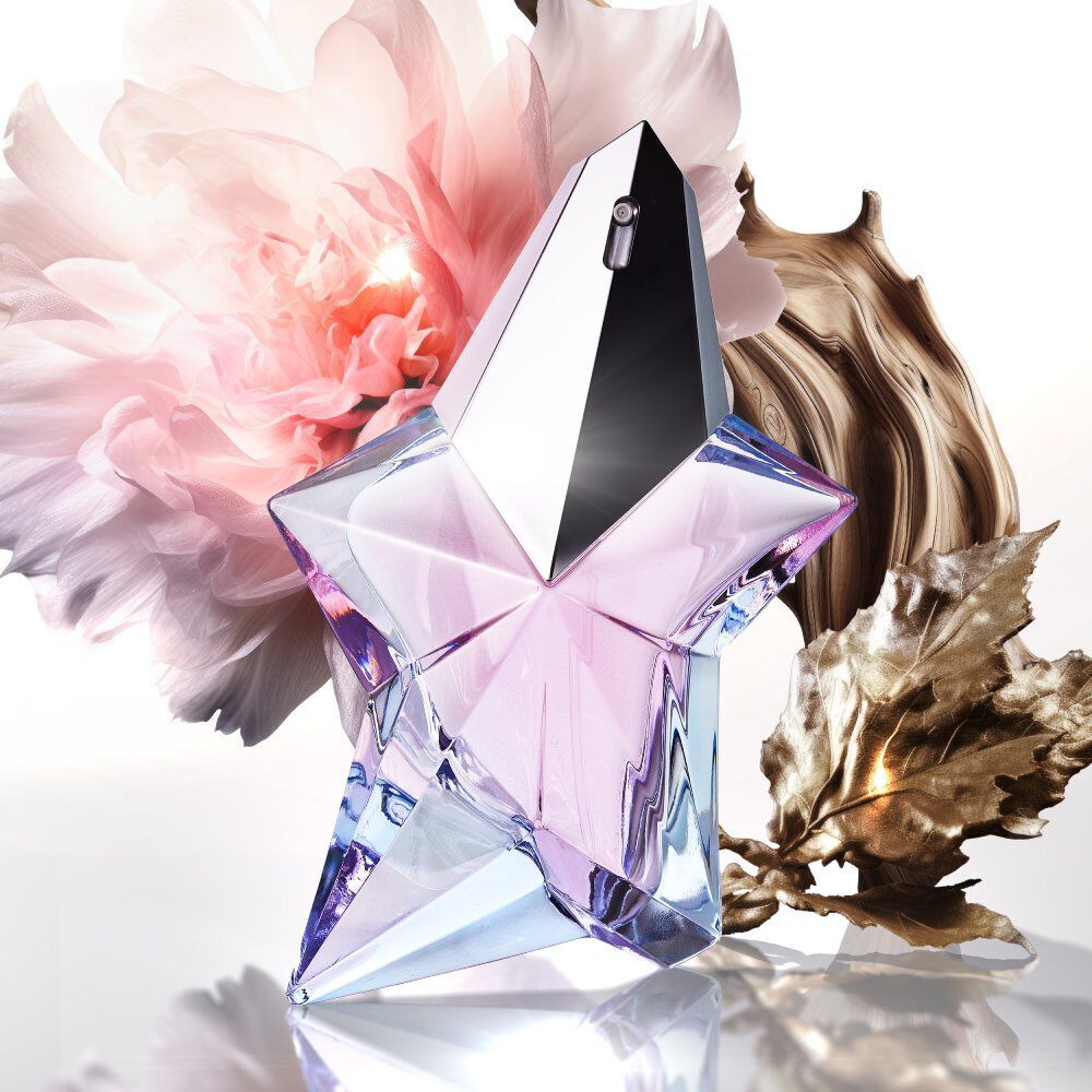 flacon de parfum rose angel mugler avec une privoine et du patchouli