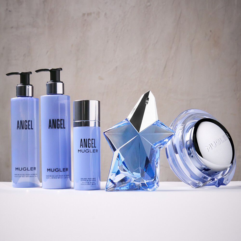 trois flacons bleu ANGEL, un flacon de parfum bleu en forme d'etoile et un pot de creme bleu.