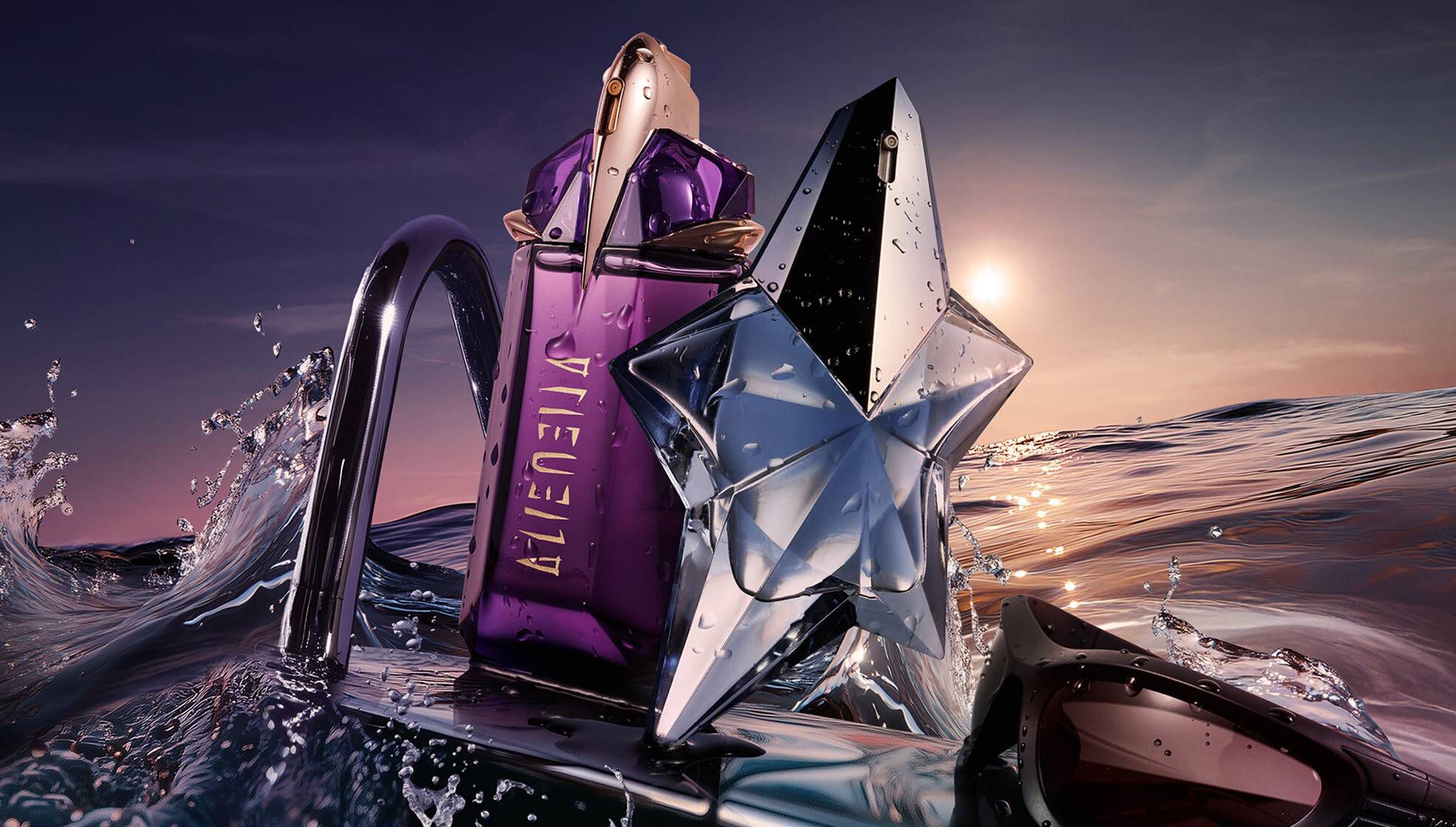 duo de parfums rose et violet mugler posé sur l'eau